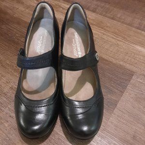 Naturalizer-Woman cushioned Leather shoes,comfortable, stylish- worn them once.
